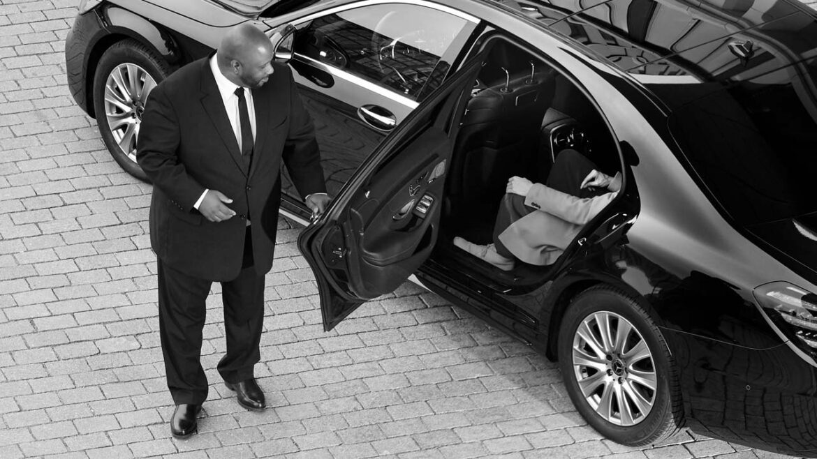 A Night on the Town: Experience the Best of the City with a Limo Service